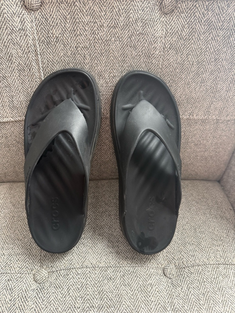 CROCS women’s Black Comfortable Foam Flip Sandals